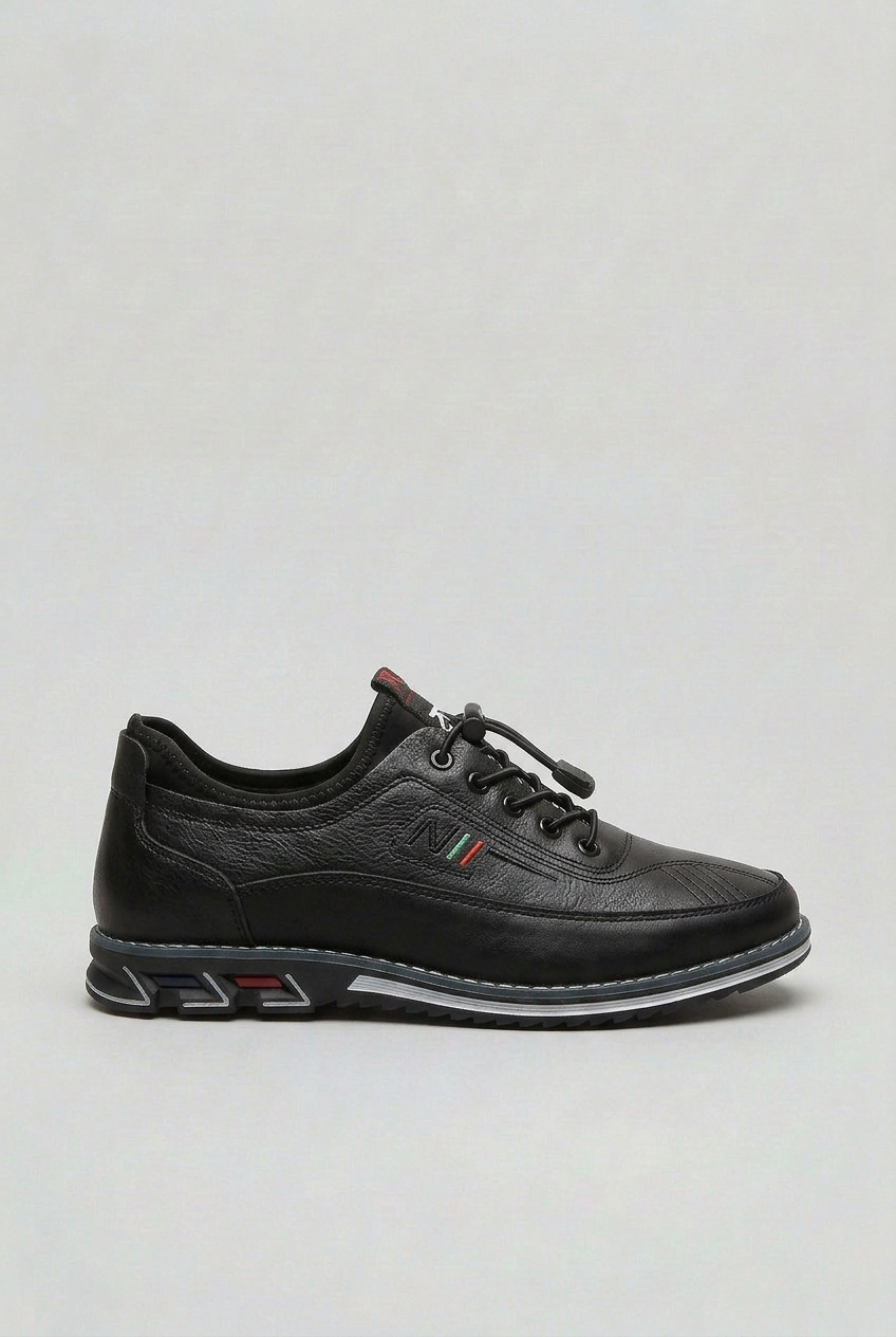 Casual Toggle Lace Sneakers with Wraparound Mudguard