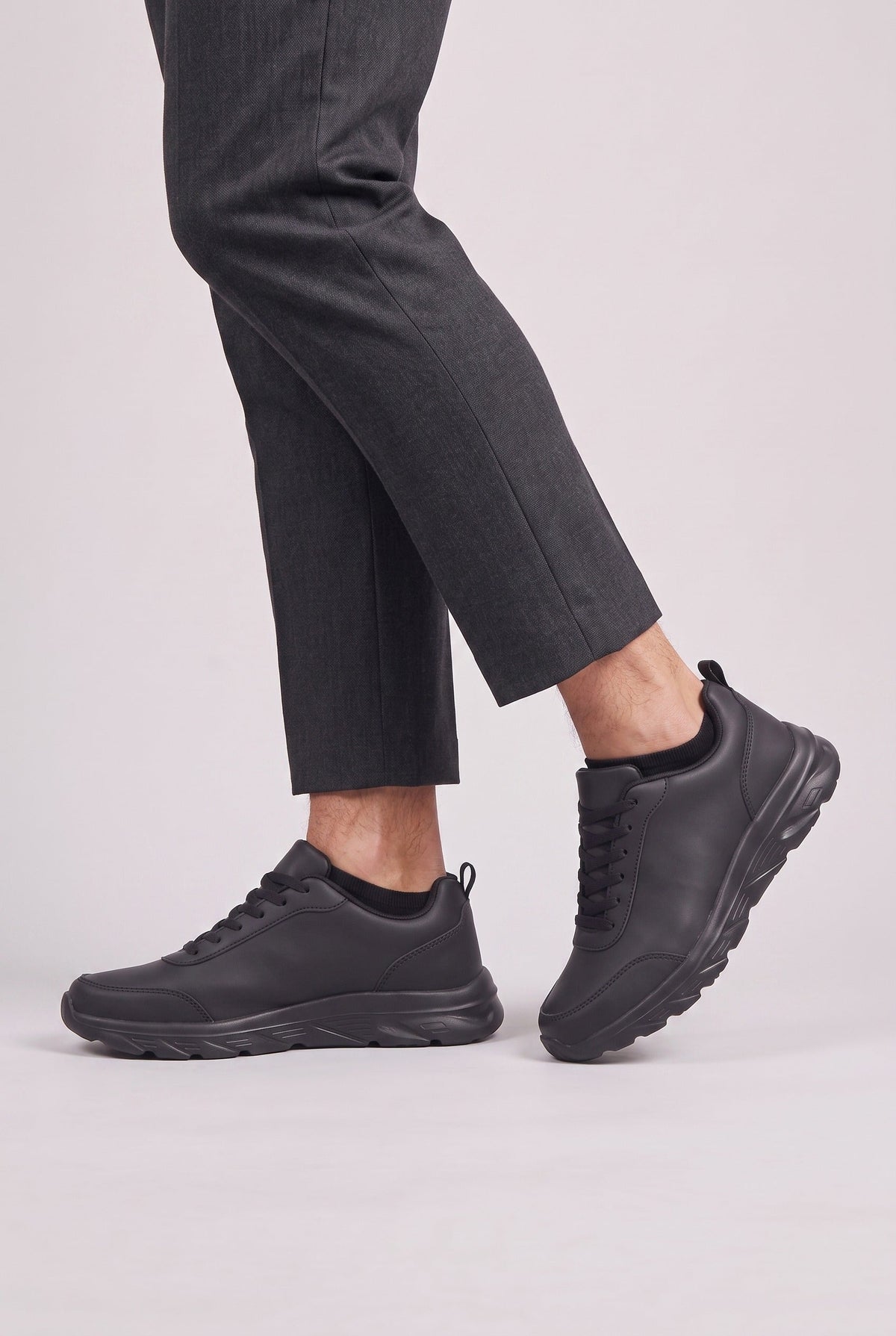 Sporty Seamless Upper Sneakers with Sculpted Midsole