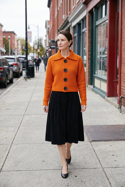 Casual Cropped Knit Cardigan with Point Collar and Buttons